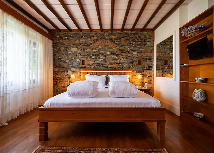 El Vino Hotel & Suites